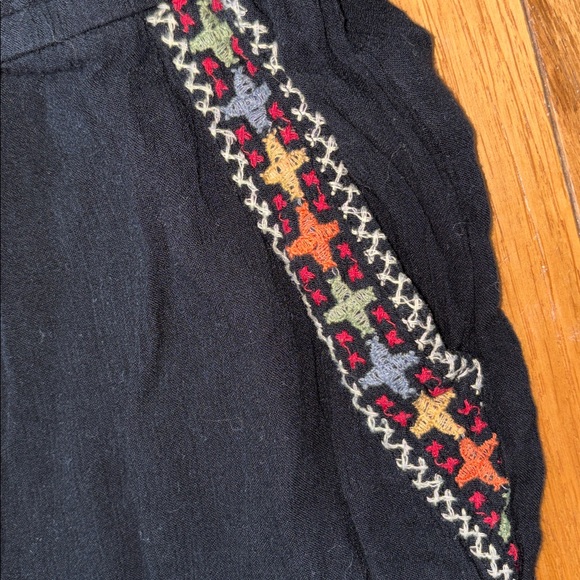 American Eagle Floral Embroidered Boho Jumpsuit Size Medium - Picture 8 of 10